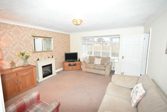 1 Bedroom Detached Bungalow For Sale In Odessa Road, Canvey Island, SS8