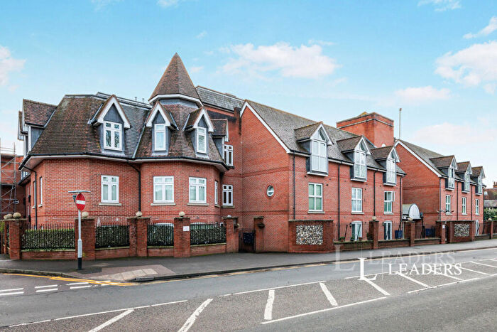 2 Bedroom Flat To Rent In Royal Swan Quarter, Leret Way, Leatherhead, KT22