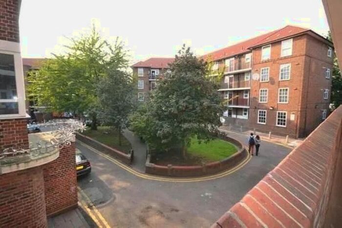 2 Bedroom Flat To Rent In Sundew Avenue, White City, London, W12