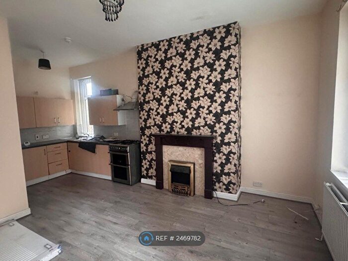 3 Bedroom Terraced House To Rent In Acres Street, Bradford, BD21