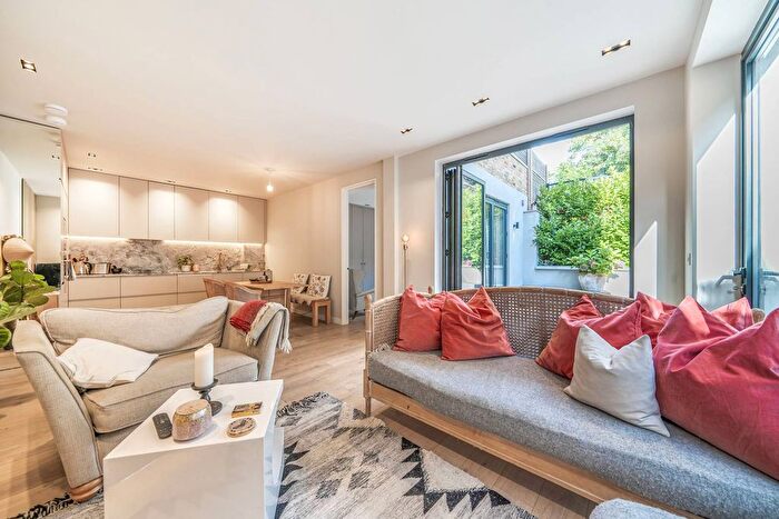 3 Bedroom Flat For Sale In Twyford Avenue, Acton, London, W3