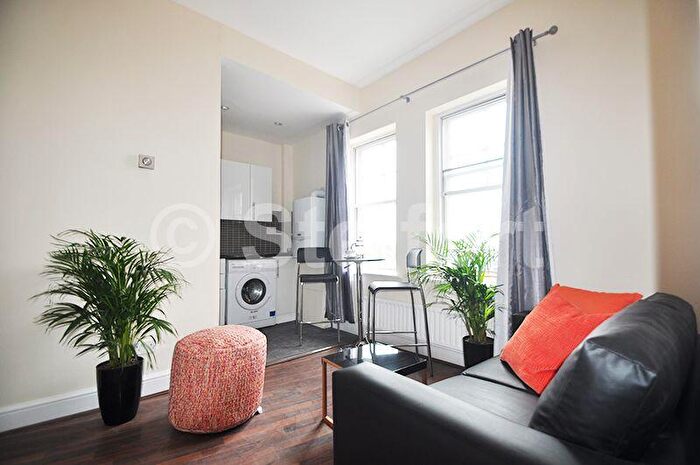 2 Bedroom Flat To Rent In Elthorne Court, Elthorne Road, London, N19