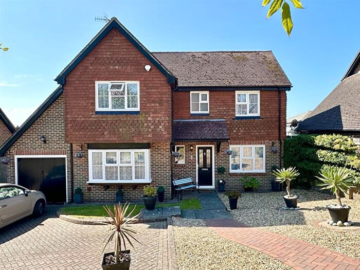 4 Bedroom Detached House For Sale In De Moleyns Close, Bexhill-On-Sea, TN40