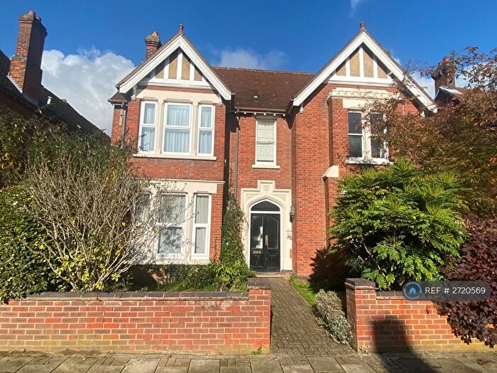 2 Bedroom Flat To Rent In Kimbolton Avenue, Bedford, MK40