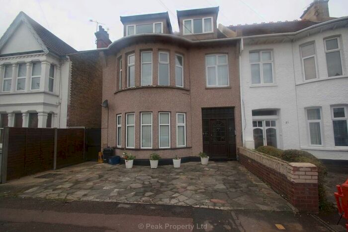 2 Bedroom Flat To Rent In Elderton Road, Westcliff On Sea, SS0