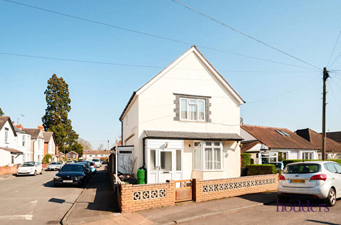 2 Bedroom Detached House For Sale In Addlestone, Surrey, KT15
