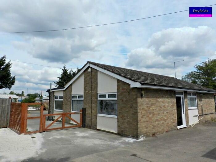 3 Bedroom Detached Bungalow To Rent In Theobalds Park Road, Enfield, Middlesex, EN2