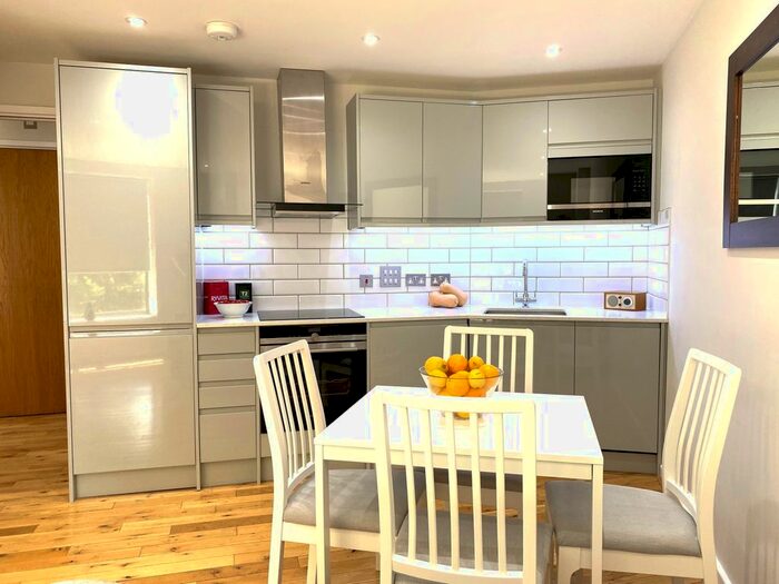 2 Bedroom Flat To Rent In Flat Amisha Court, Grange Road, London, SE1