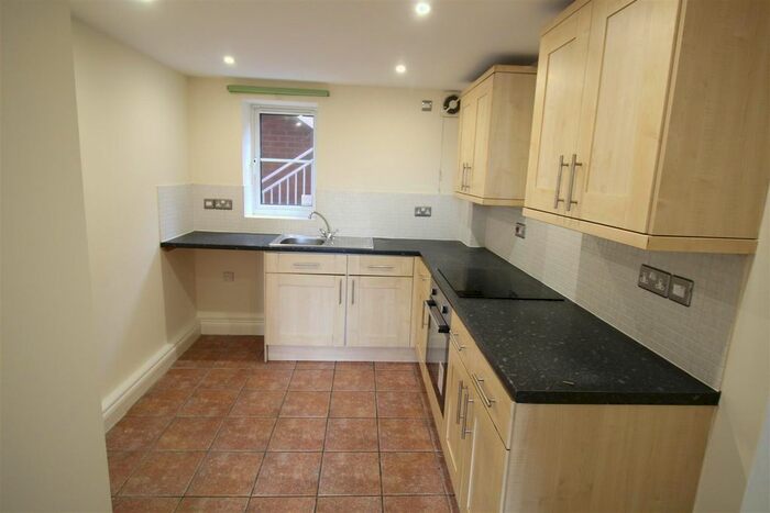 2 Bedroom Flat To Rent In Flat, Combo Mount, Breckhill Road, NG3