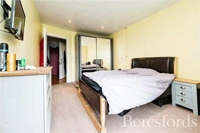1 Bedroom Apartment For Sale In Dreywood Court, Squirrels Heath Lane, RM2