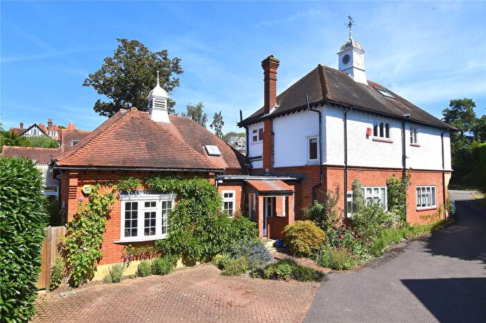 4 Bedroom Semi-Detached House For Sale In Leatherhead Road, Oxshott, KT22