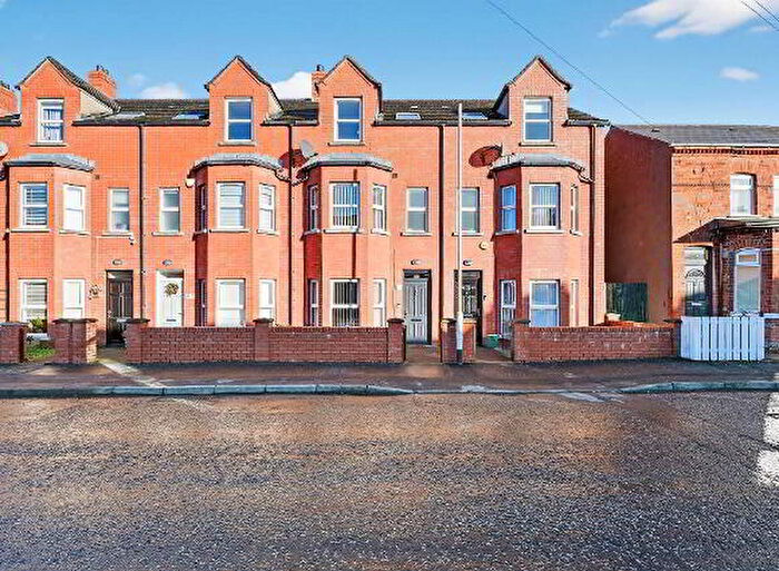 4 Bedroom TownHouse For Sale In Victoria Road, Belfast, BT4