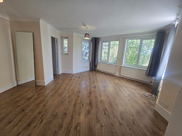 1 Bedroom Flat To Rent In Hill House, Park Hill, Carshalton, Sutton, SM5