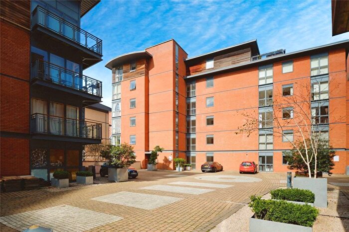 2 Bedroom Flat For Sale In Waterfront Walk, Birmingham, West Midlands, B1