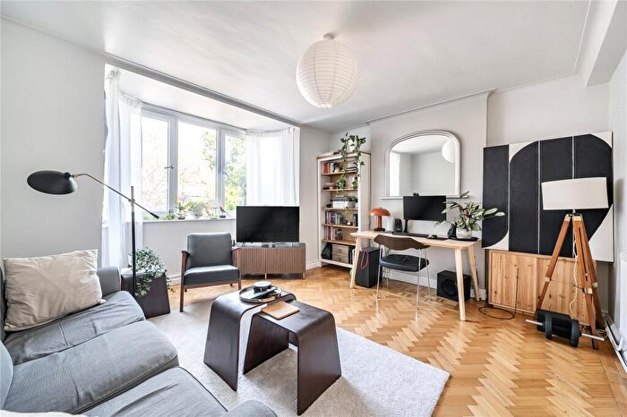 2 Bedroom Apartment For Sale In Colney Hatch Lane, London, N10
