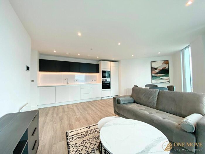 2 Bedroom Flat To Rent In Thr, M15