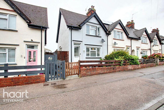 3 Bedroom End Of Terrace House For Sale In Ellis Avenue, Stevenage, SG1