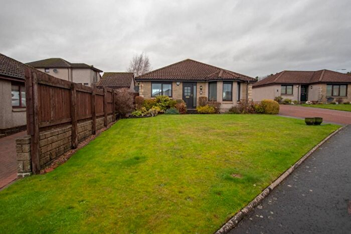 3 Bedroom Bungalow To Rent In Forest Path, Leven, KY8
