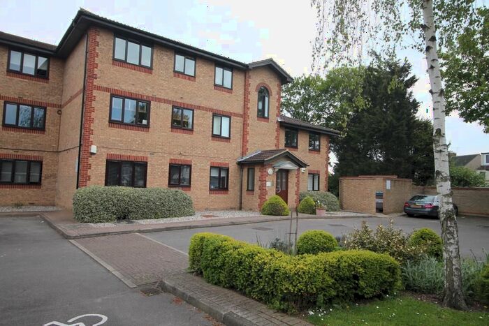 2 Bedroom Flat To Rent In Hutchins Close, Hornchurch, Essex, RM12