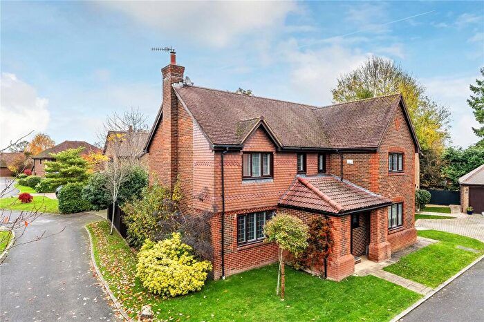 4 Bedroom Detached House For Sale In New Place Gardens, Lingfield, Surrey, RH7