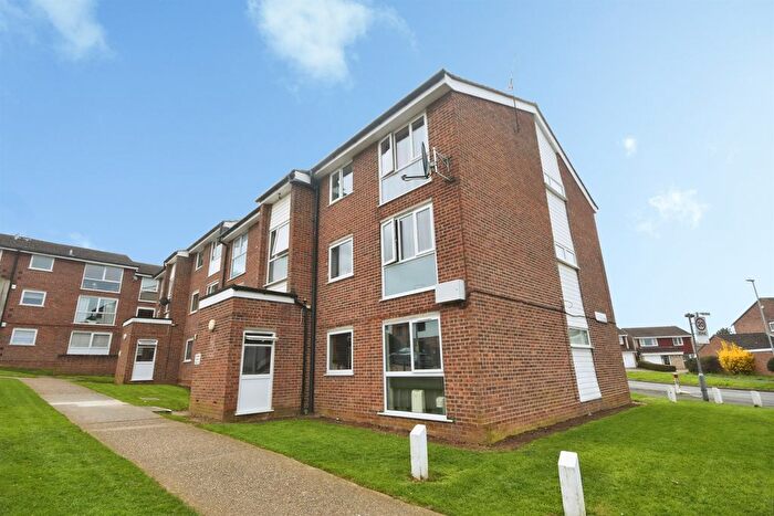 2 Bedroom Flat For Sale In Falkland Court, Braintree, CM7