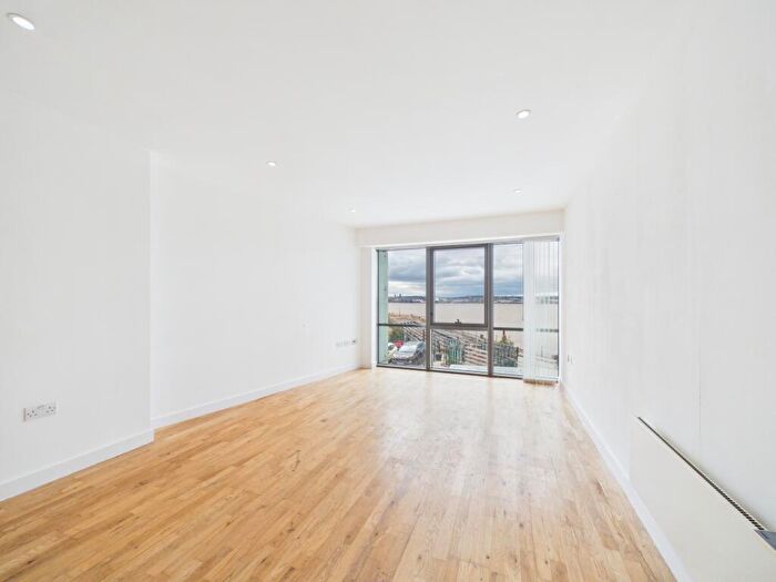 2 Bedroom Flat To Rent In Alexandra Tower, Princes Parade, L3