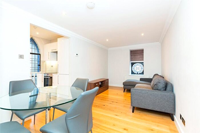 2 Bedroom Apartment To Rent In Devonia Road, Islington, London, N1