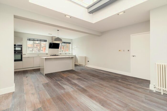 3 Bedroom Flat To Rent In St. Martin's Lane, London, WC2N