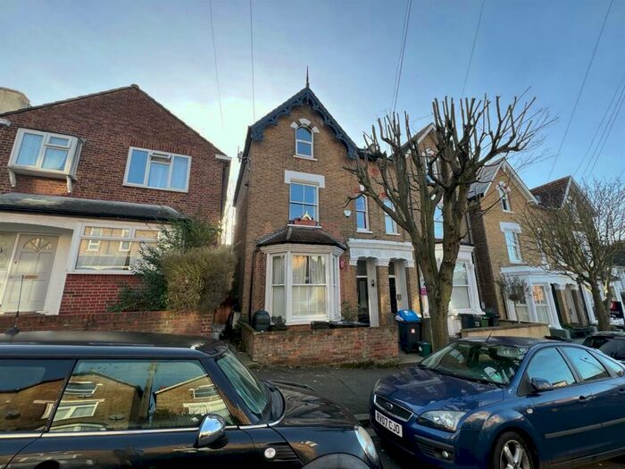 1 Bedroom Flat To Rent In Rockmount Road, Crystal Palace, SE19