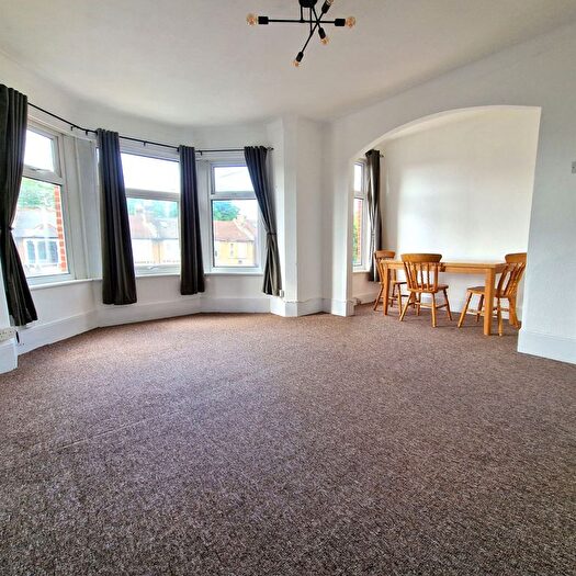 2 Bedroom Flat To Rent In Fillebrook Road, Leytonstone, E11