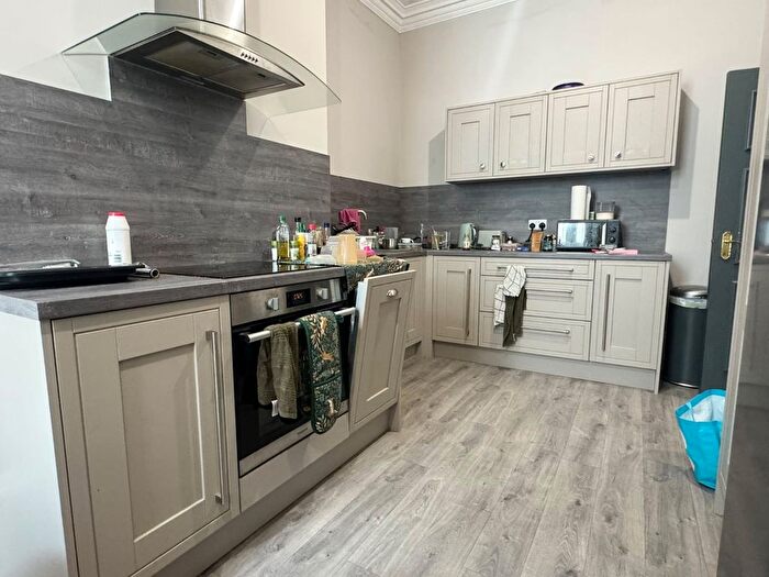 2 Bedroom Flat To Rent In Crown Court, Wakefield, West Yorkshire, WF1