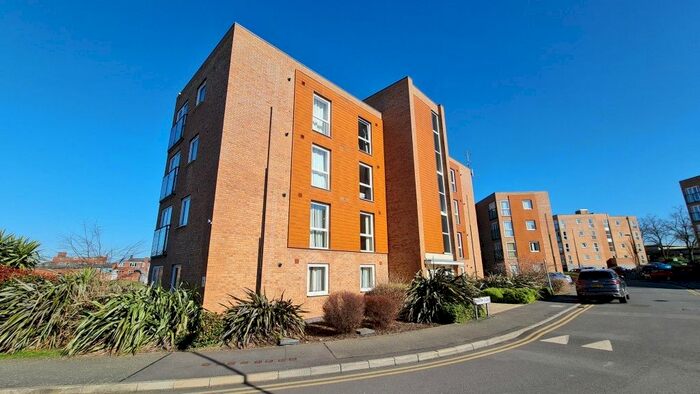 2 Bedroom Flat To Rent In Pavilion Close, Leicester, LE2