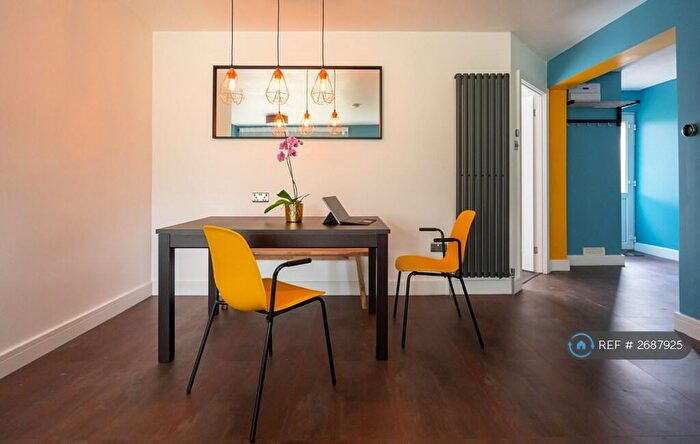 3 Bedroom Maisonette To Rent In Turnpike Link, Croydon, CR0