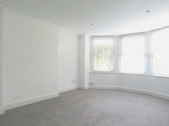 Apartment To Rent In The Gardens, East Dulwich, London, SE22
