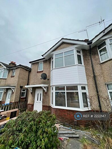 4 Bedroom Semi-Detached House To Rent In Warren Avenue, Southampton, SO16