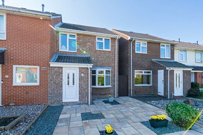 3 Bedroom End Of Terrace House For Sale In Laurus Walk, Lee-on-the-Solent, Hampshire, PO13