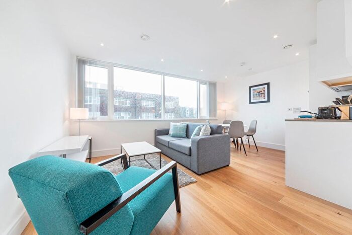 2 Bedroom Flat To Rent In Skyline Apartments, Slough, SL1