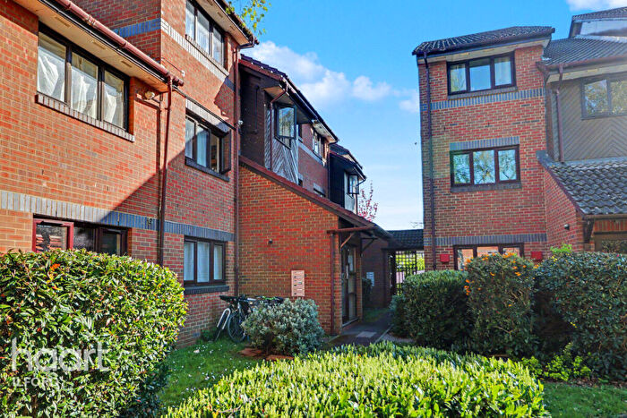 1 Bedroom Apartment For Sale In Capstan Close, Romford, RM6