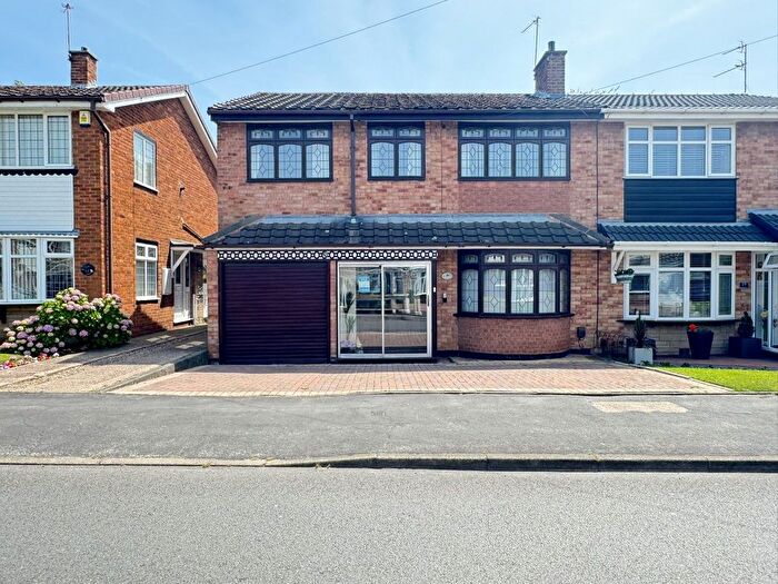 4 Bedroom Semi Detached House For Sale In Birch Tree Hollow, Willenhall, WV12