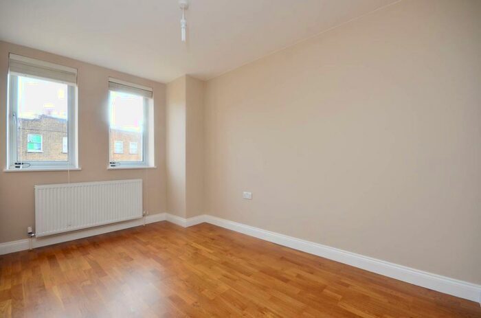 2 Bedroom Flat To Rent In Choumert Road, Peckham, London, SE15