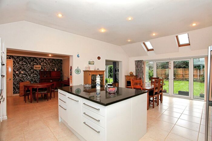 5 Bedroom Detached House For Sale In Lincoln Road, Peterborough, PE4