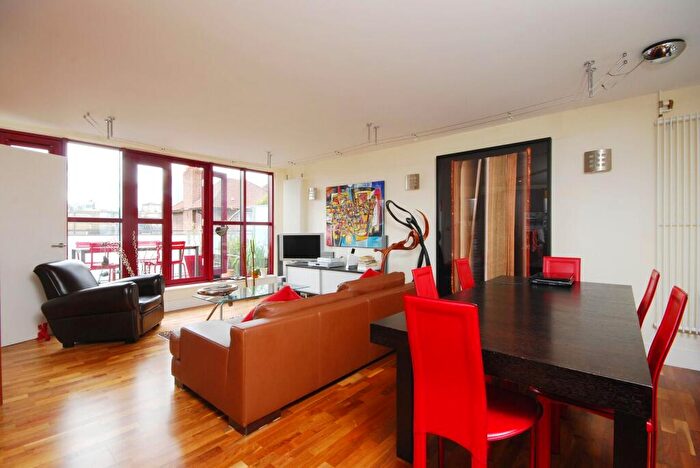 2 Bedroom Flat To Rent In Quaker Street, Spitalfields, London, E1