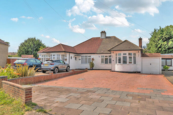 3 Bedroom Bungalow For Sale In Tower View, Croydon, CR0