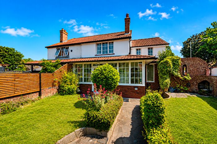 5 Bedroom Semi Detached House For Sale In Harlington Road, Hillingdon, Middlesex, UB8