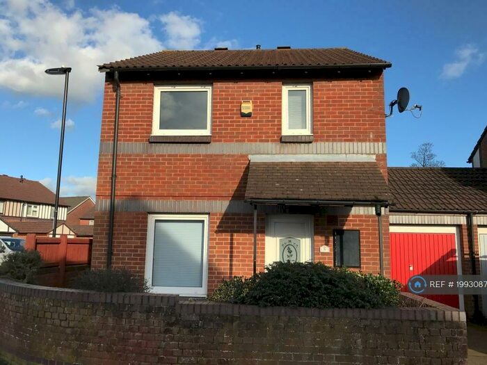 3 Bedroom Detached House To Rent In Mandela Way, Southampton, SO15