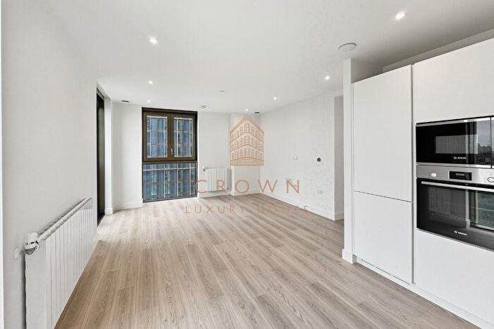 3 Bedroom Flat To Rent In Menara Point, Twelvetrees Park, E16