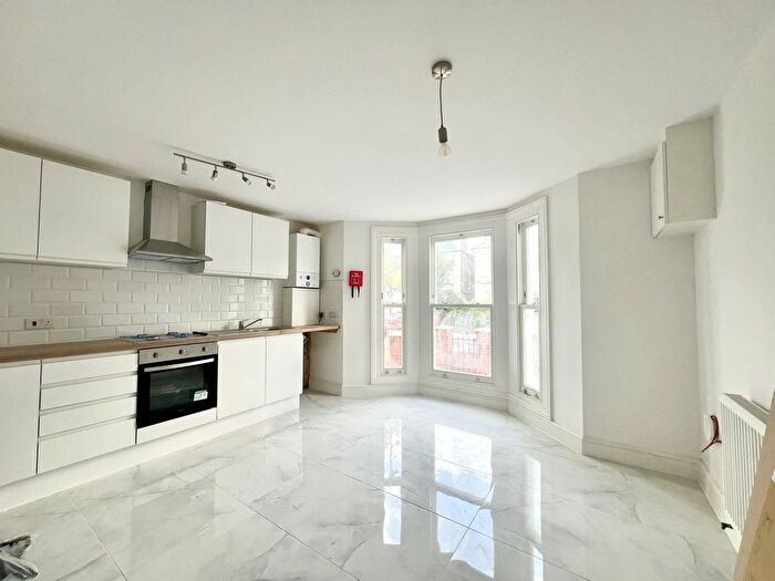 1 Bedroom Flat To Rent In Longley Road, SW17