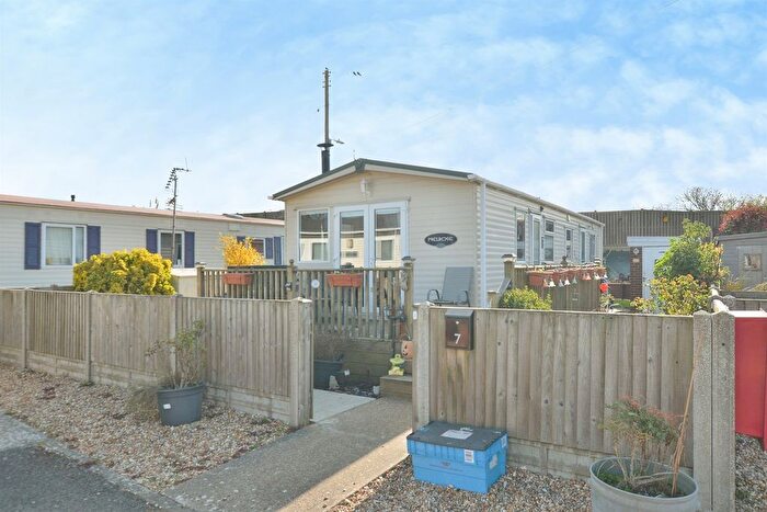 2 Bedroom Park Home For Sale In Kitewell Lane, Lydd, Romney Marsh, TN29