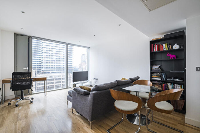 1 Bedroom Apartment To Rent In The Landmark, Canary Wharf, E14