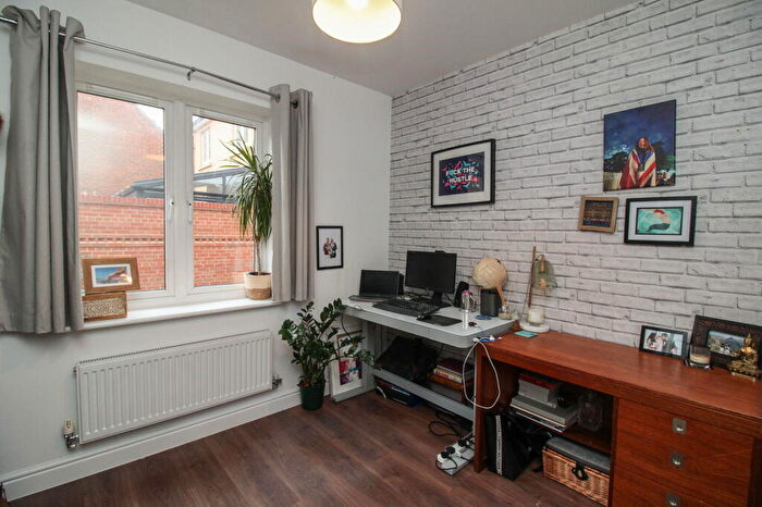 3 Bedroom Semi-Detached House For Sale In Whimbrel Avenue, Portishead, Portishead, BS20